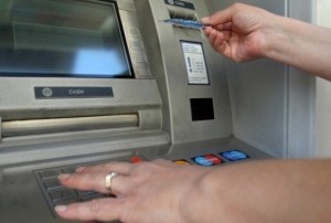 VISA и Mastercard перестали работать с банком "Россия"