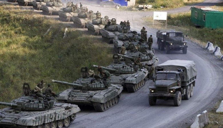 Россия проводит перегруппировку и накопление войск у границ Украины - МИД