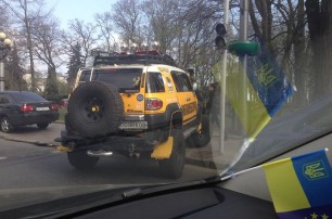 "Герой" Автомайдана Поярков продолжает парковаться как титушка
