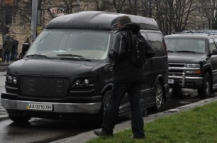 На похороны Сашка Билого Ярош приехал на авто, похожем на внедорожник Януковича