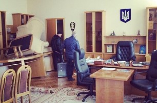 Донецкие протестующие разгромили кабинет Таруты
