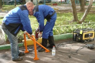 В Киеве снесли около 200 незаконных парковок