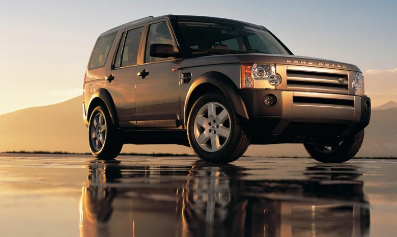 Land Rover пообещал "прозрачные" капоты в новых автомобилях