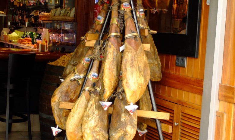 В Испании предлагают худеть, питаясь мясом и вином