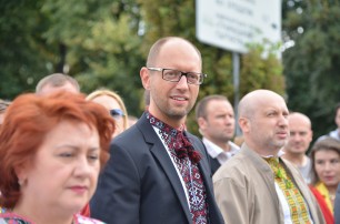 Яценюк обещает "покращення" через два года
