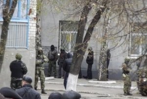 Захват отдела милиции в Славянске сняли на видео