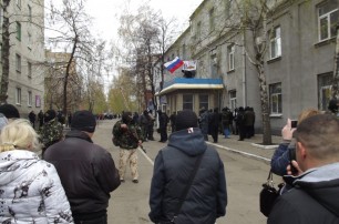 Боевики в Славянске открыли огонь по спецназу