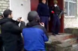 Вооруженные боевики начали штурм Горловского управления МВД - видео