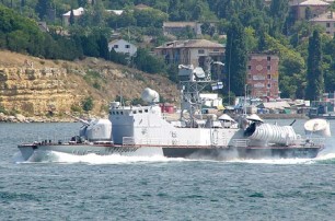 Ракетный катер "Прилуки" и танкер "Фастов" пришли в Одессу