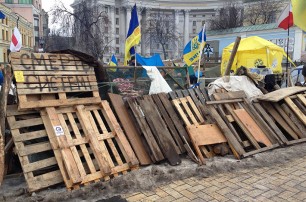 На Михайловской площади в Киеве уберут баррикады