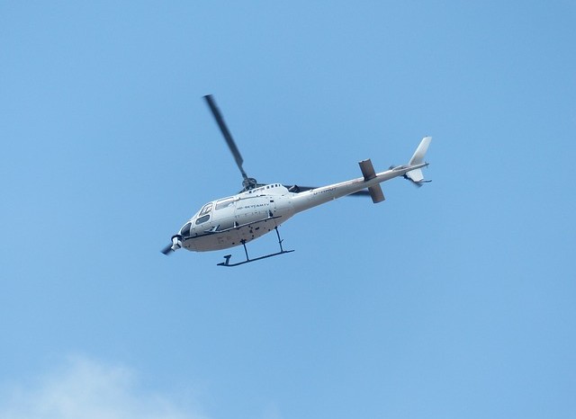 В Славянске обстреляли вертолет, разбрасывавший листовки