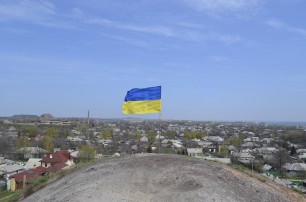 В Стаханове обстреляли школьников за украинский флаг