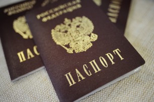 Крымчанам больше не позволят отказаться от российских паспортов