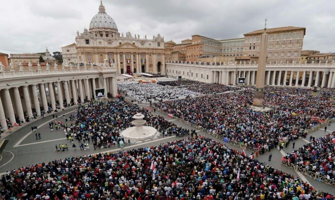 В Ватикане канонизировали сразу двух пап