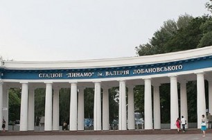 Динамовцы и команда Порошенко восстанавливают центр Киева