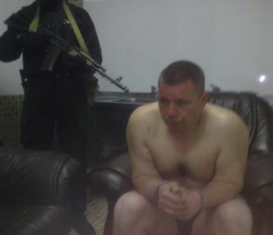 Украинские силовики раздели "министра обороны ДНР" до трусов
