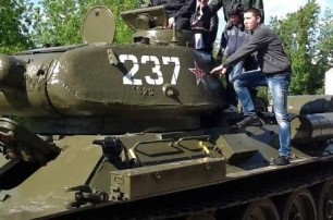 В Луганске захвачен танк Т-34