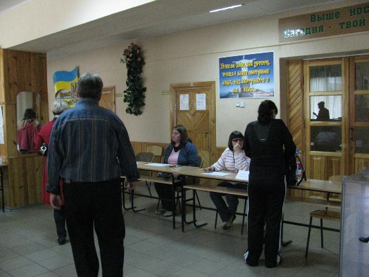 На "референдуме" В Луганске могут проголосовать 400 тысяч "мертвых душ" - СМИ