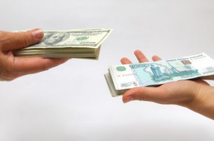 Россияне истерично скупают иностранную валюту