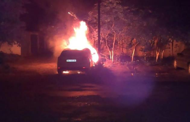 Неизвестные сожгли автомобиль и.о. мэра Ужгорода