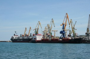 Власти Крыма хотят закрыть порты в Феодосии и Евпатории