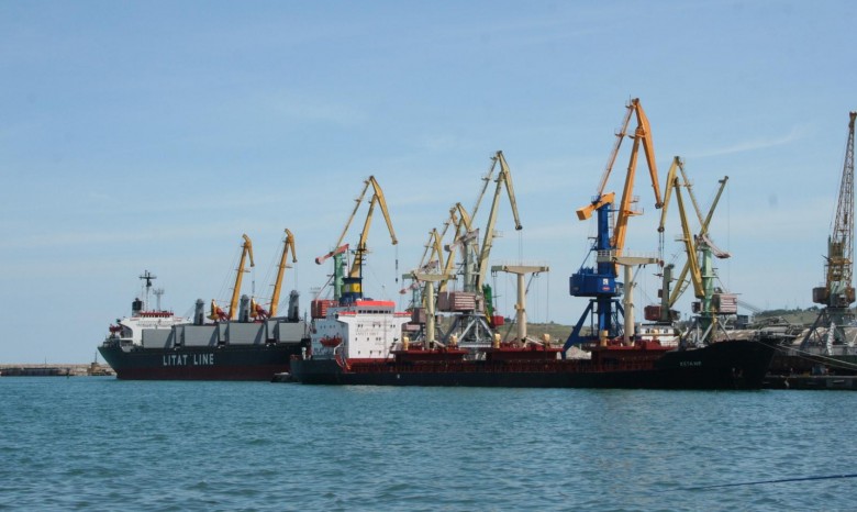 Власти Крыма хотят закрыть порты в Феодосии и Евпатории