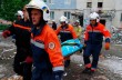Из-под завалов многоэтажного дома в Николаеве спасатели достали попугайчика