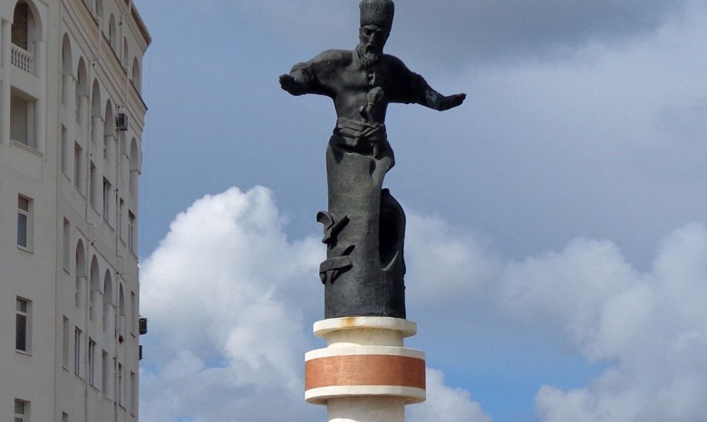 Севастопольский памятник гетману Сагайдачному переедет в Харьков
