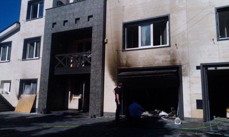 Неизвестные сожгли дом Царева в Днепропетровске