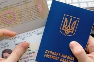 Загранпаспорта уже выдаются украинцам без очередей и драк