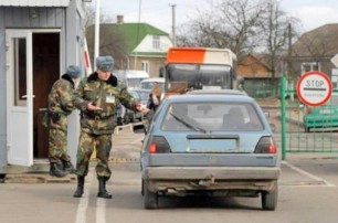 На Дубровке под Донецком боевики на грузовиках прорвались через границу