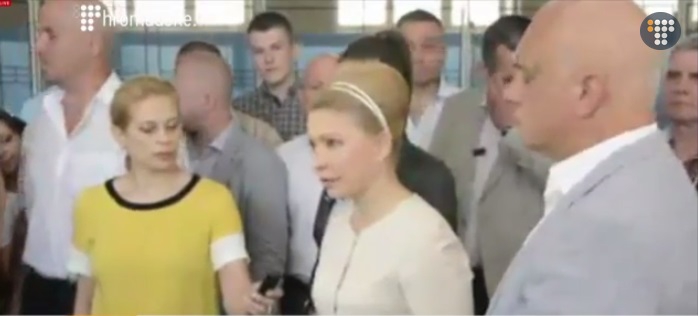 Тимошенко проголосовала в Днепропетровске и рассказала о перспективах Украины