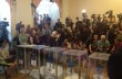 Порошенко выбирал президента в окружении толпы журналистов