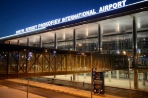 Донецкий аэропорт прекратил обслуживание рейсов из-за боевиков