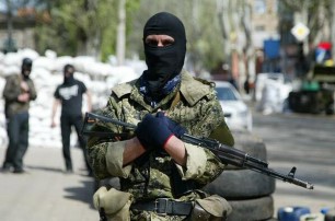 Боевики ДНР собирают в донецких школах матрацы для раненых