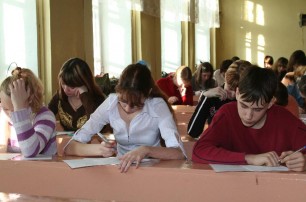 В Луганской области учебный год для школьников закончился досрочно