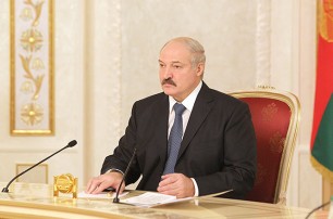 Лукашенко поздравил Порошенко с победой на выборах