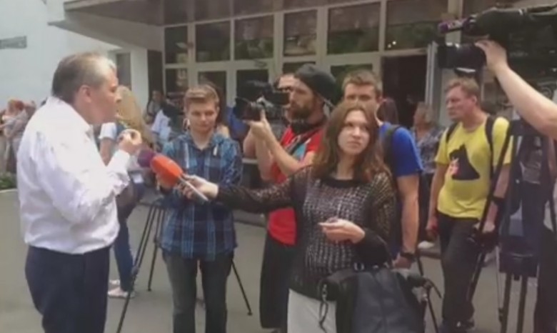 Активисты Майдана пытались разогнать митинг под МВД
