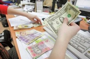 Власти не хотят спасать валютных заемщиков - эксперт