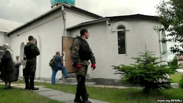В Крыму местные «казаки» напали на священника и прихожан УПЦ КП