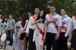 В Ялте выпускники спели гимн Украины, вместо звучавшего российского