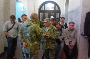 Заседание Киевсовета охраняет самооборона Майдана