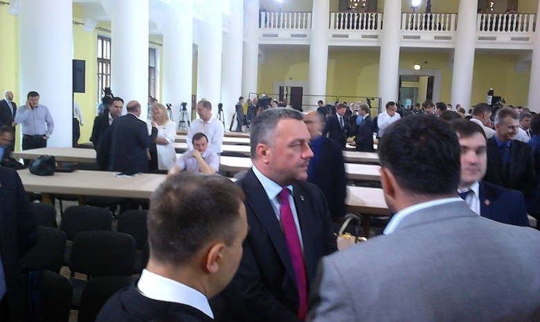 Генпрокурор Махницкий пришел на сессию Киевсовета «мрачнее тучи»