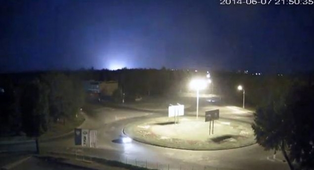 Появилось видео взрыва возле аэропорта Луганска