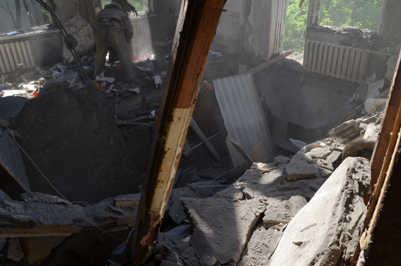 Под завалами после взрыва дома в Николаеве нашли тело погибшего