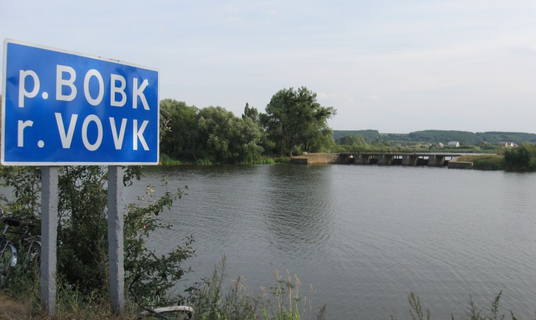 В Хмельницкой области перевернулась лодка с 9 людьми на борту