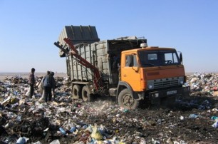 Сторонники ДНР не дают вывезти мусор из Донецка