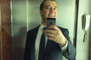 Дмитрий Медведев отметил свои успехи в Instagram, сделав селфи в лифте