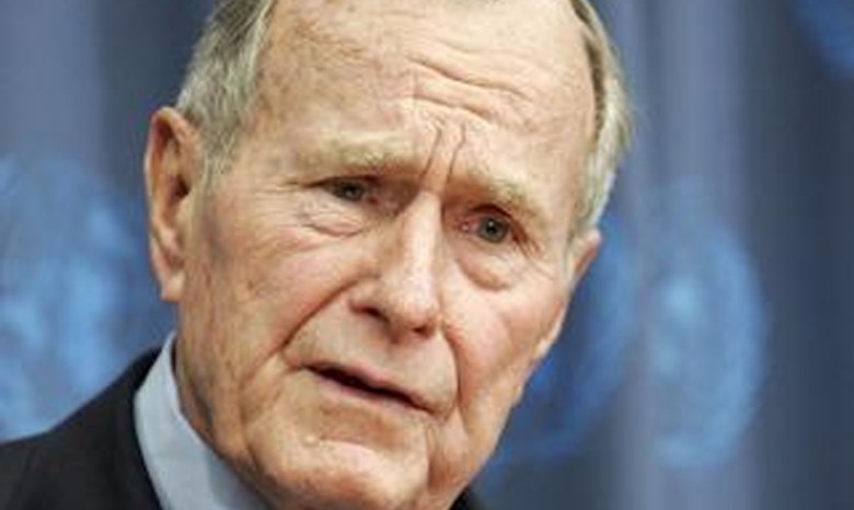Джордж Буш-старший отметил 90-летие прыжком с парашютом