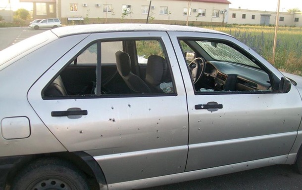 На автостоянке Луганска прогремели взрывы, повреждены 6 автомобилей